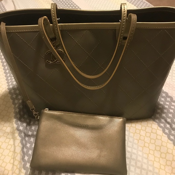 **SOLD** Chanel Fever shopping tote - Picture 6 of 8